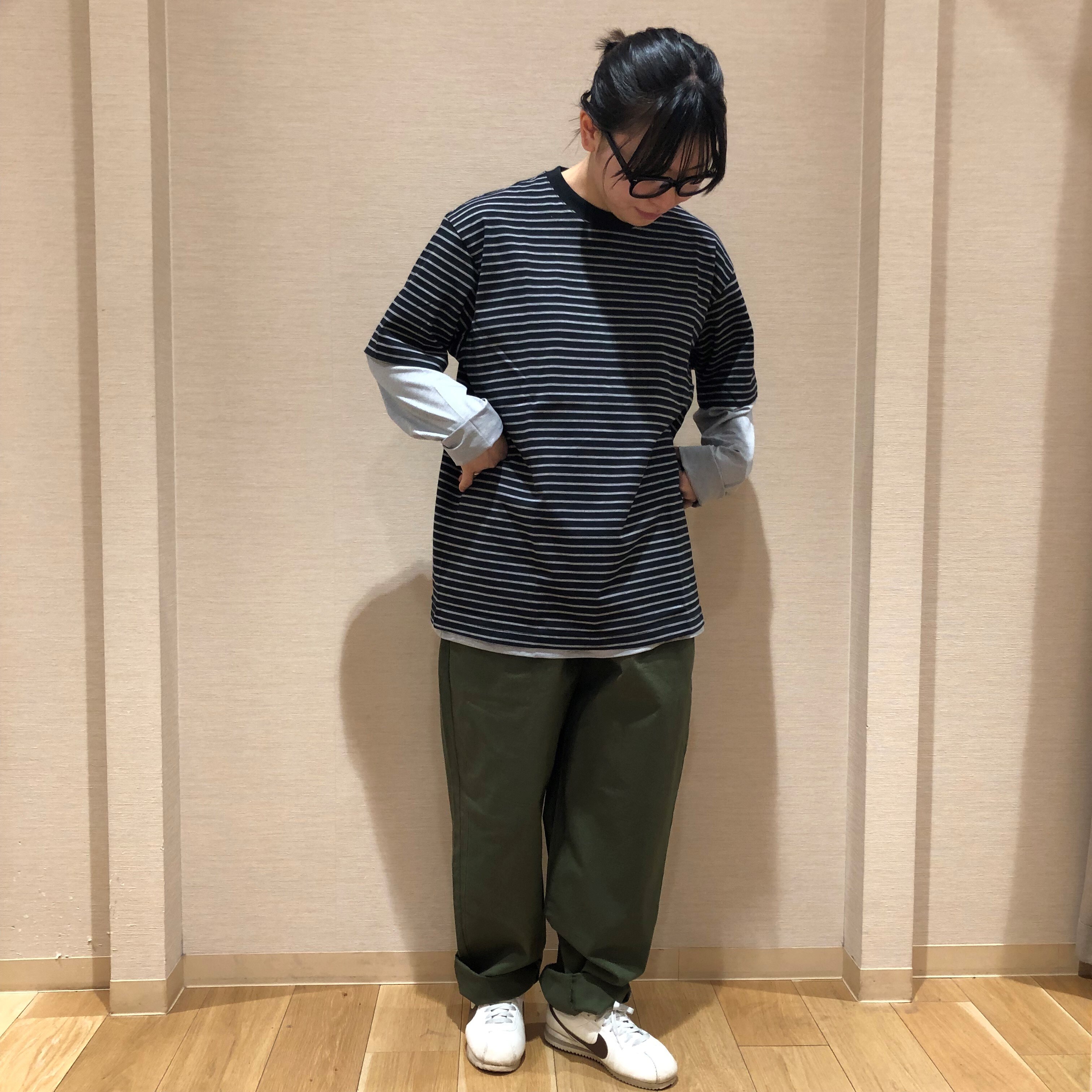 横を向いた女性