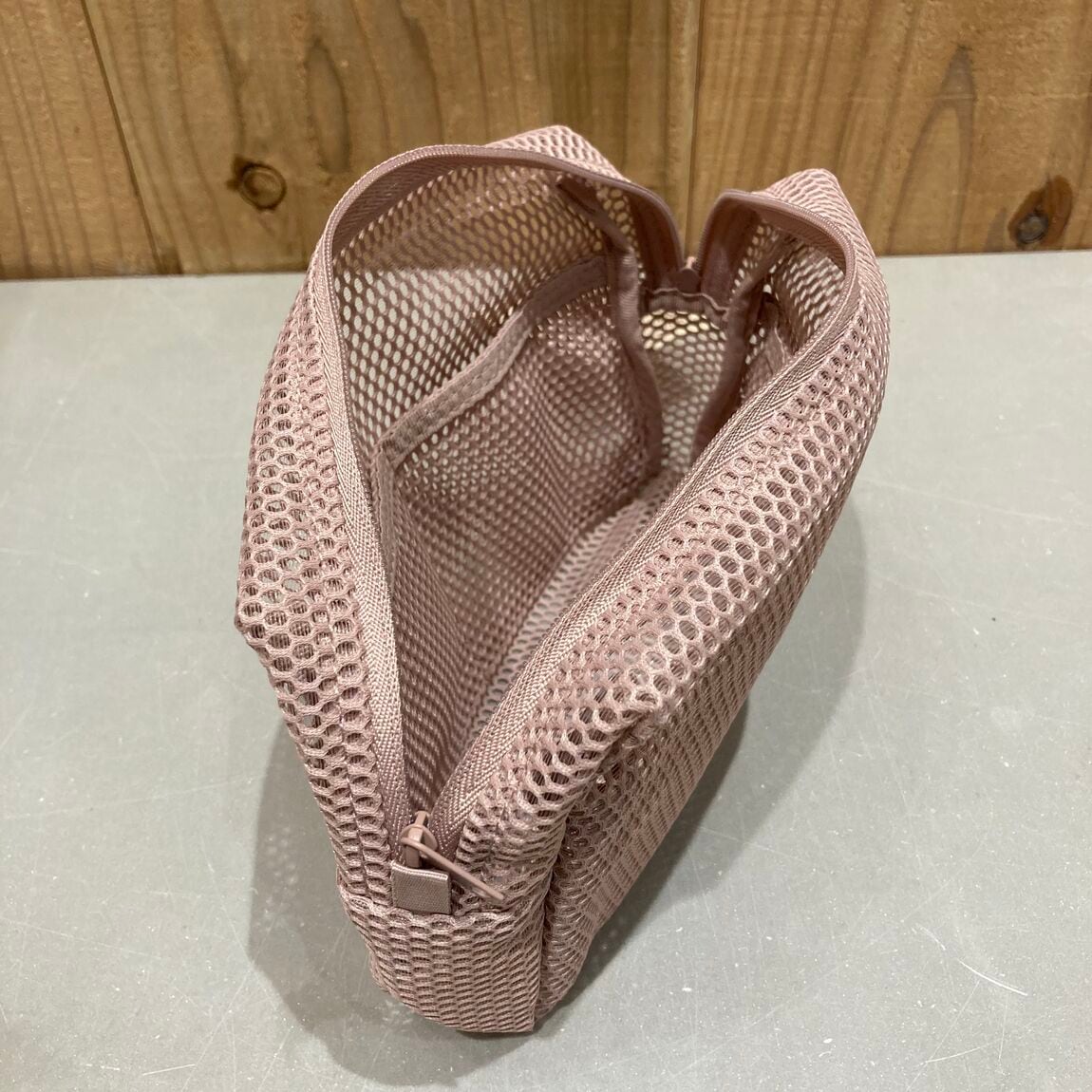 立体メッシュ　小物整理ポーチ