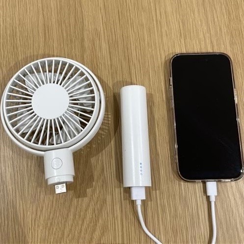 取っ手を外してモバイルバッテリーにもなる