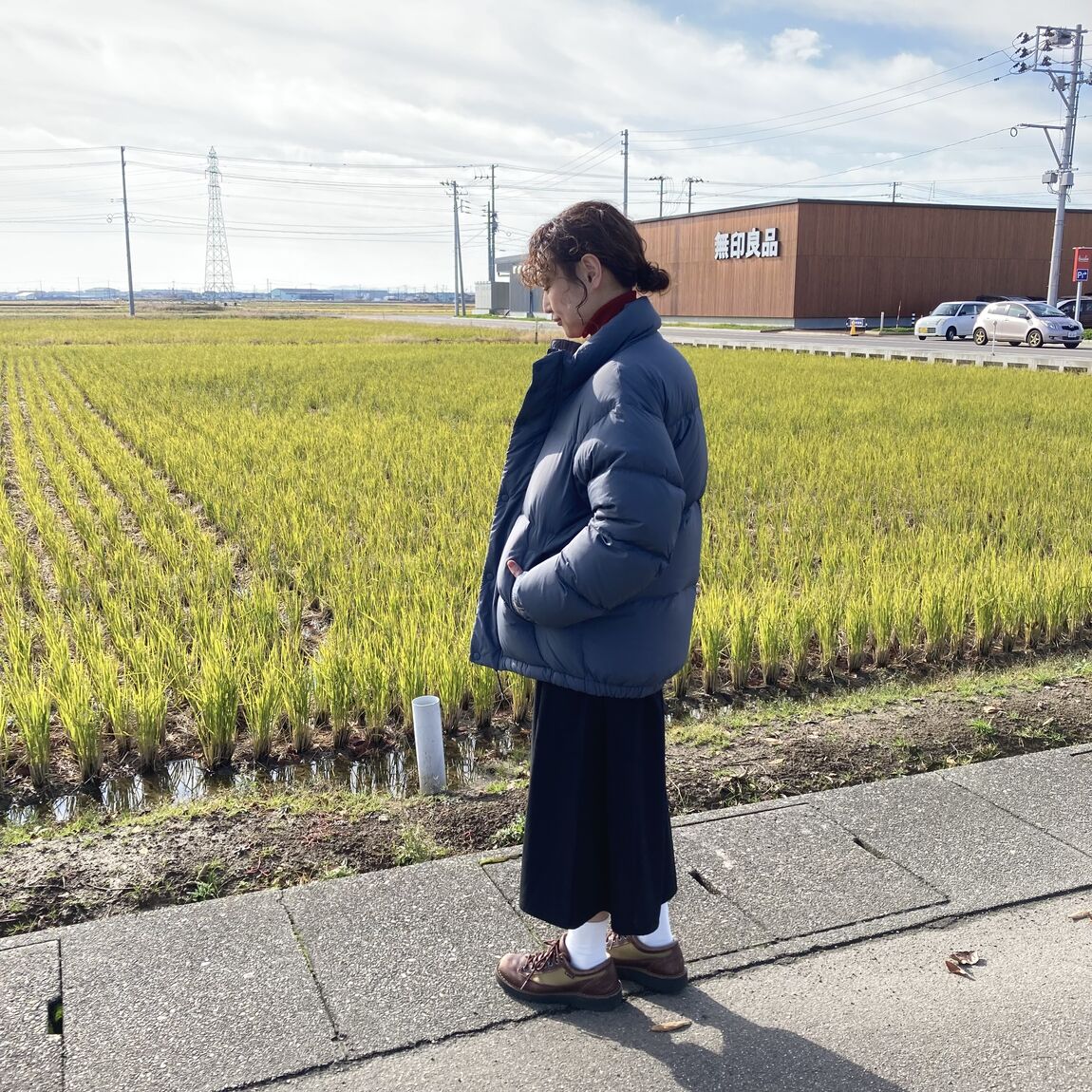 軽量ポケッタブルダウンジャケットサイド