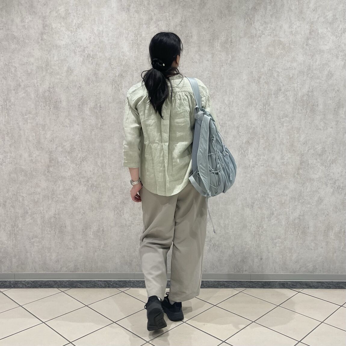 後ろ向き