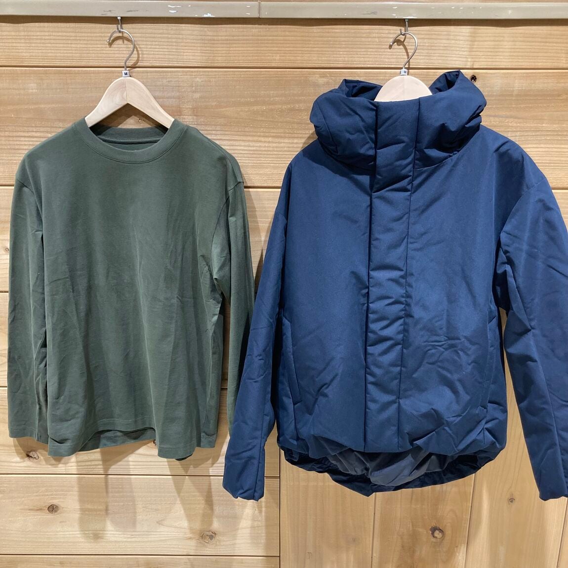 防風撥水中わたフードジャケット、起毛クルーネック長袖Tシャツ