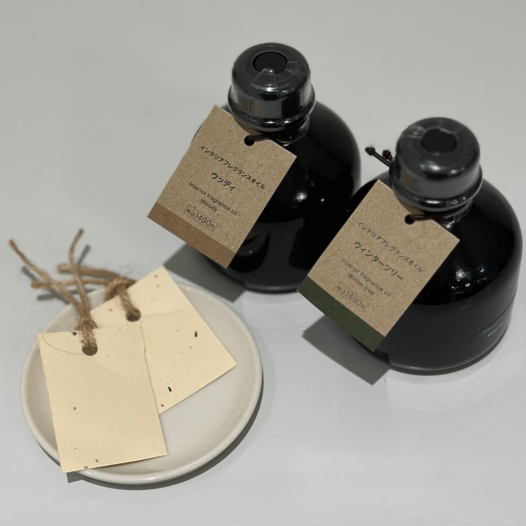 フレグランスオイルを染み込ませたテスター用紙