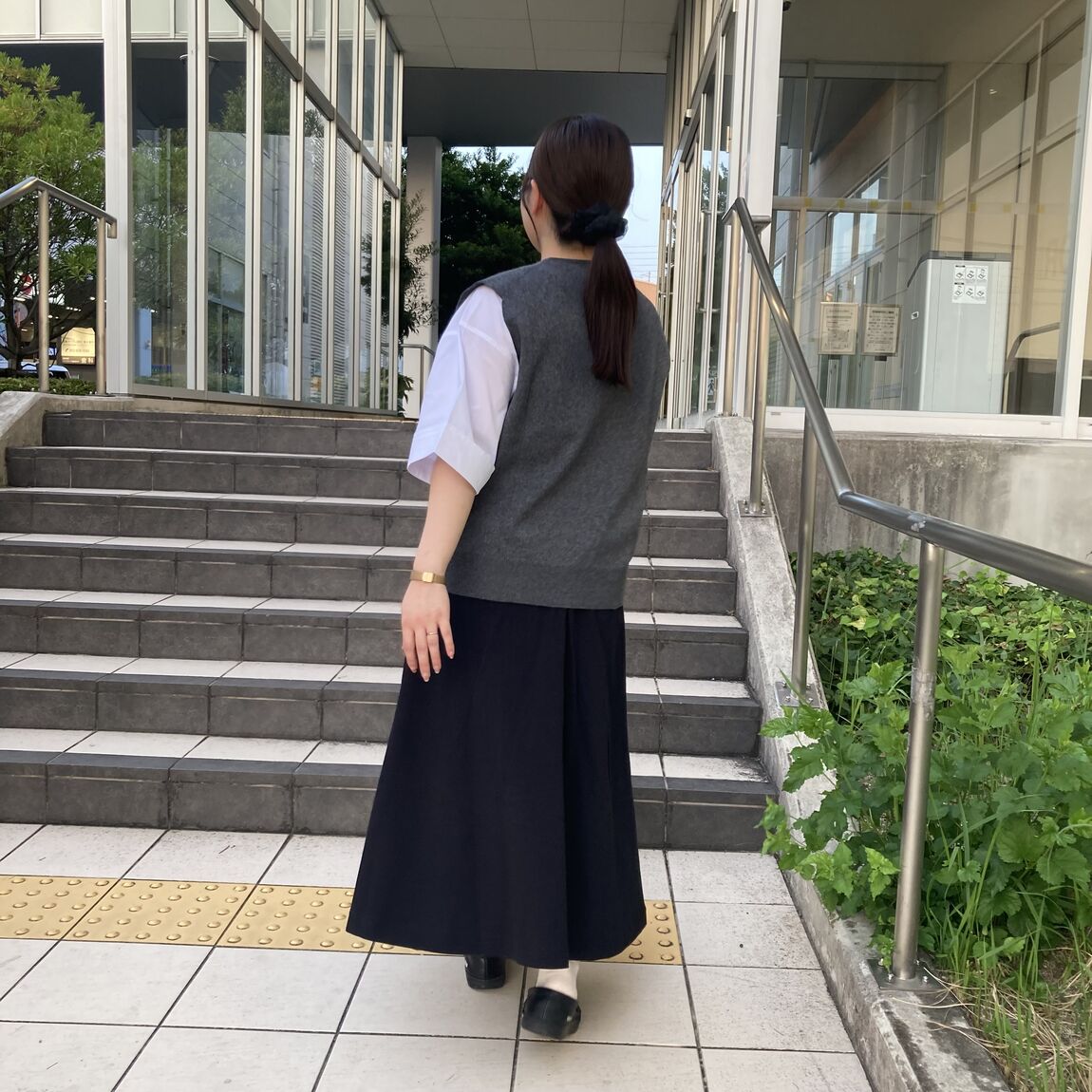 後ろ