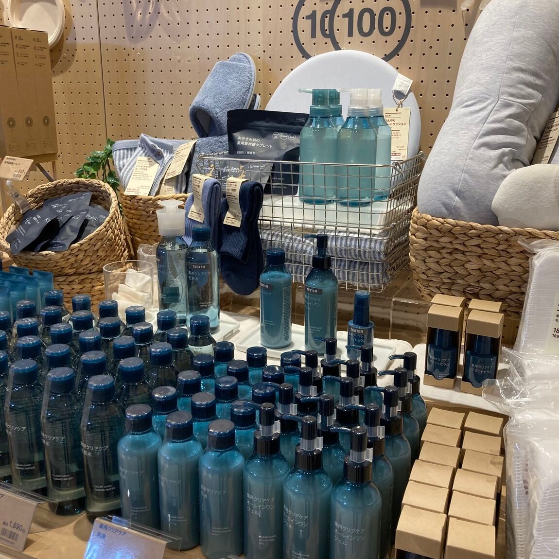 青い売り場の別視点の画像
