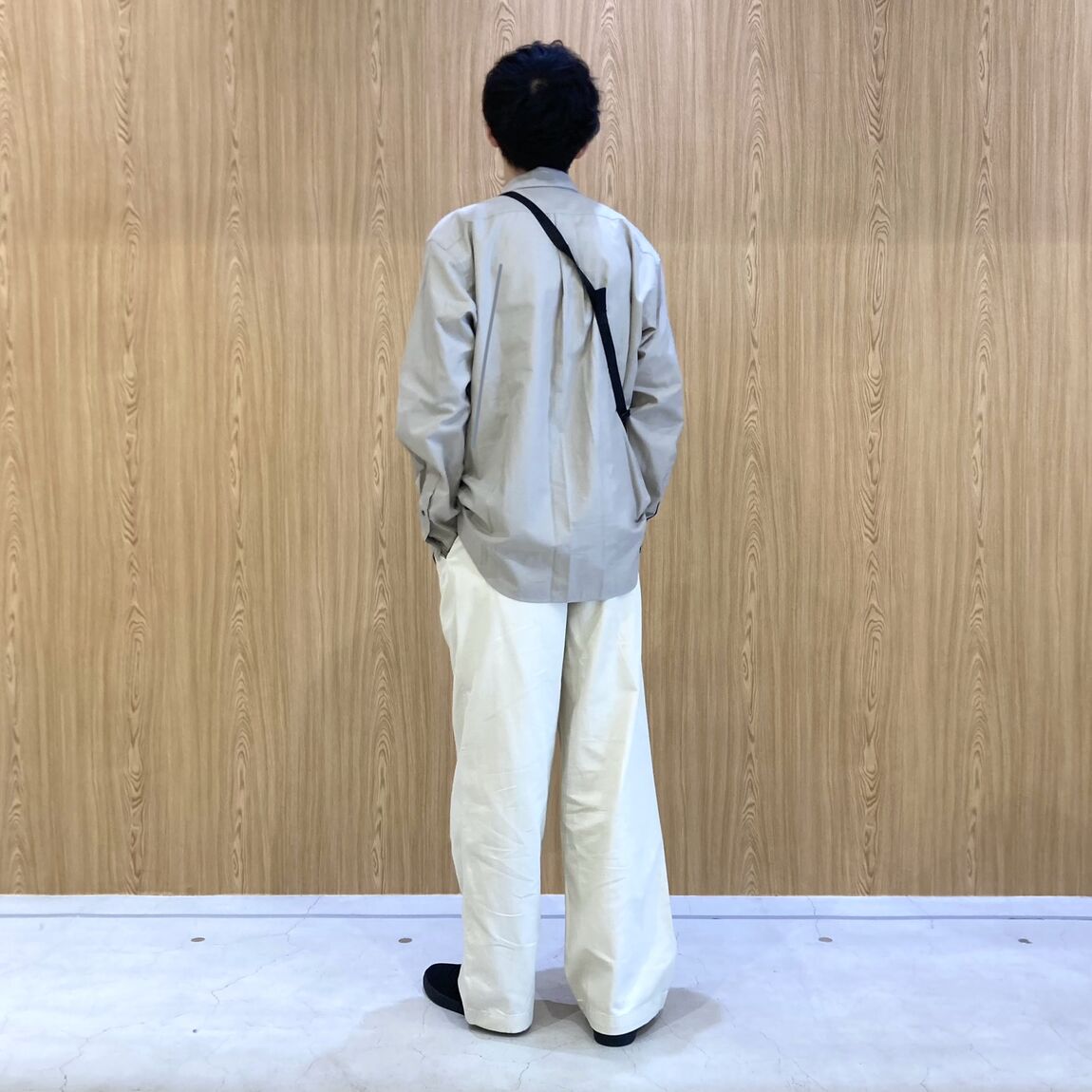 うしろ