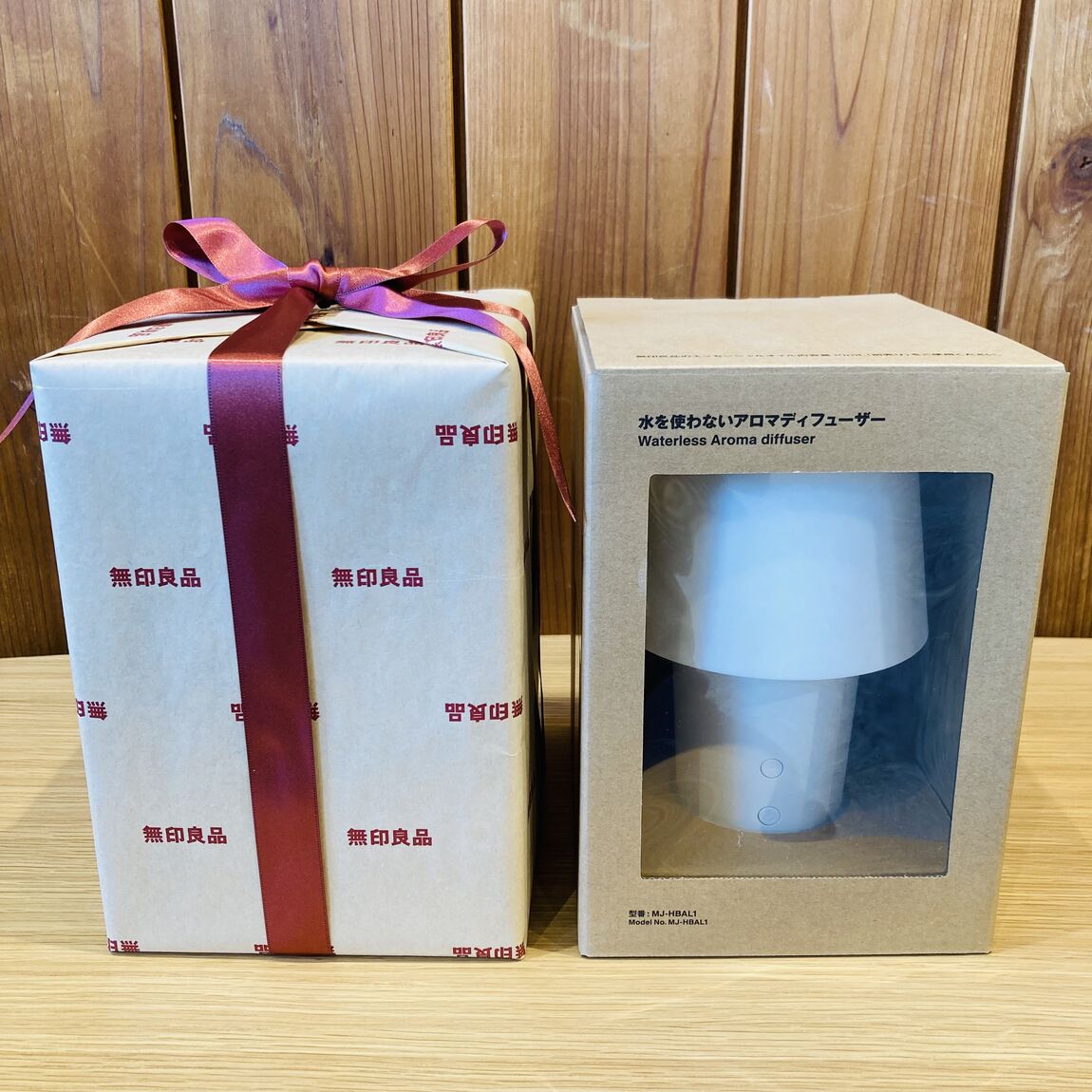 リボンでラッピングされたアロマディフューザー