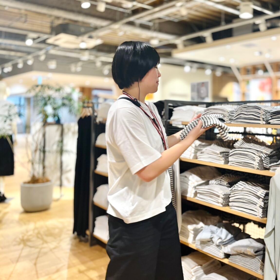 婦人涼感ワイドTシャツのスタッフ着用画像