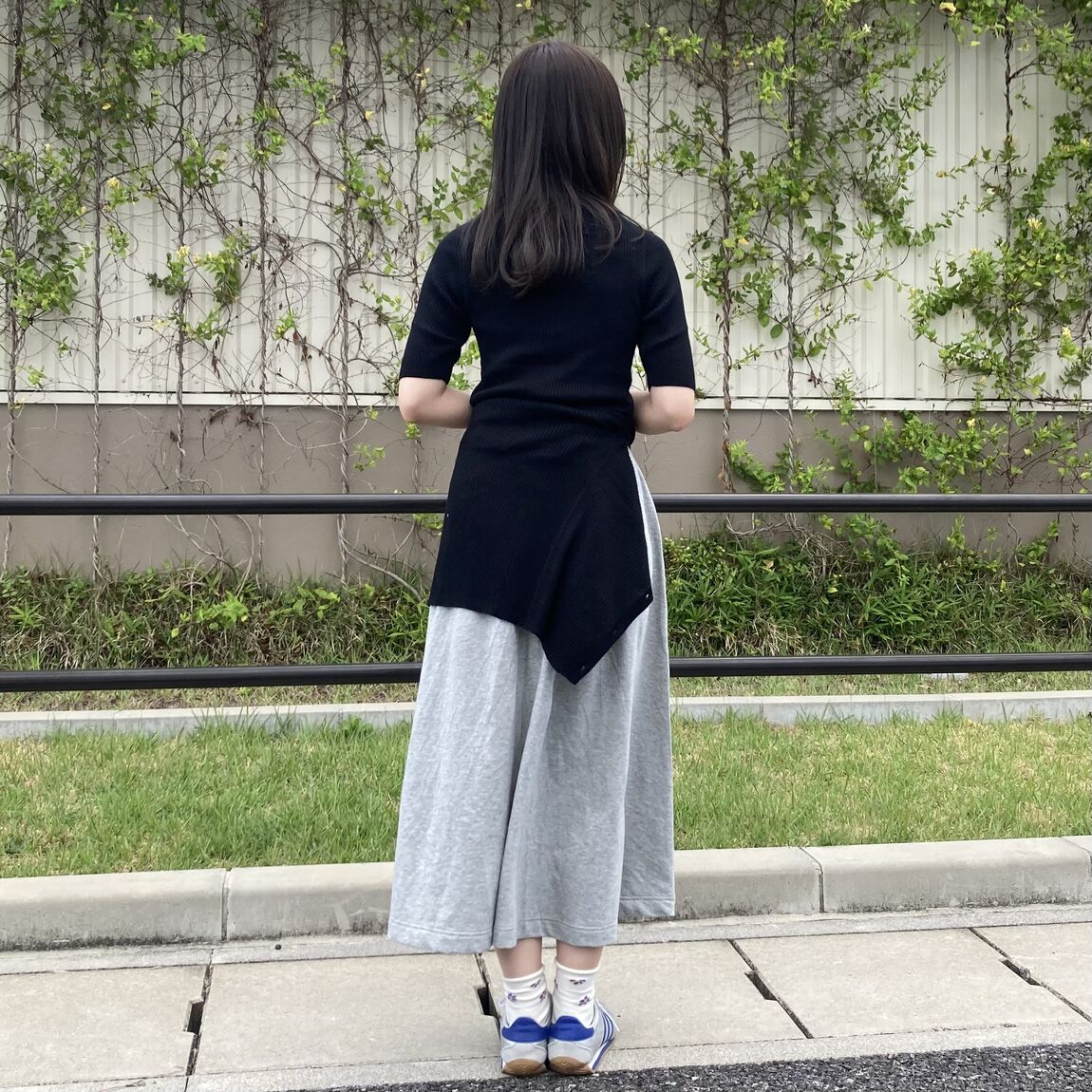 全身　後ろ姿