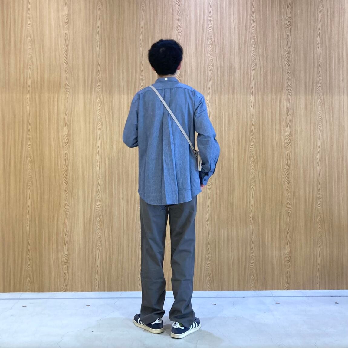 うしろ
