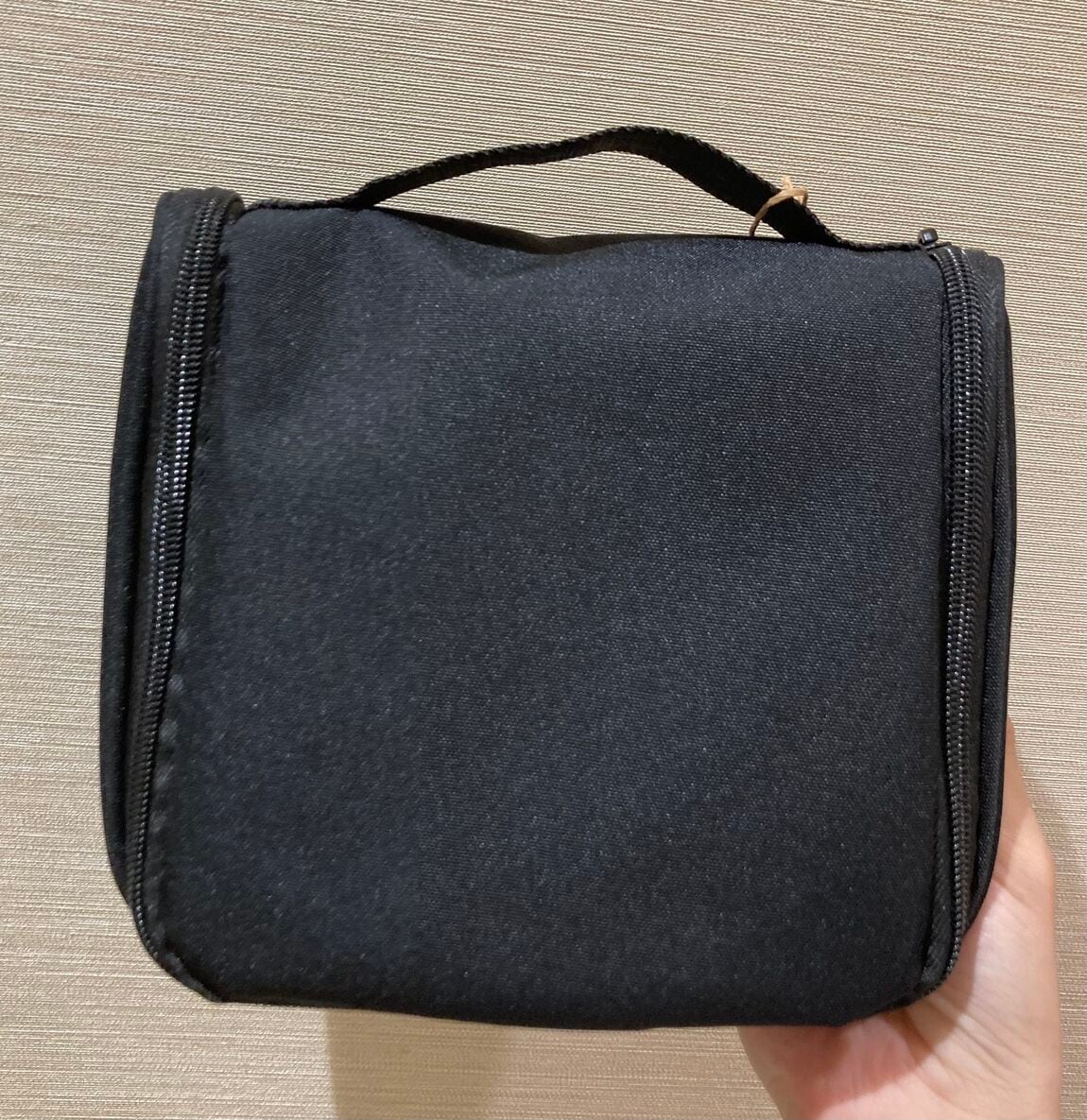 吊るして使える　洗面用具ケース
