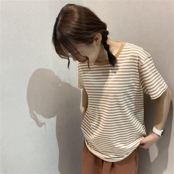 スタッフが服を着ている