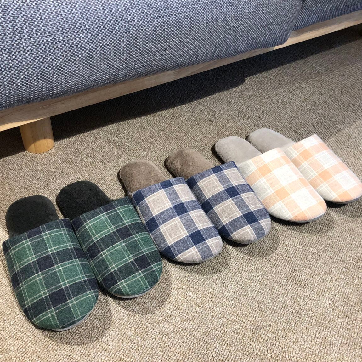足なりスリッパの新色が写っている。