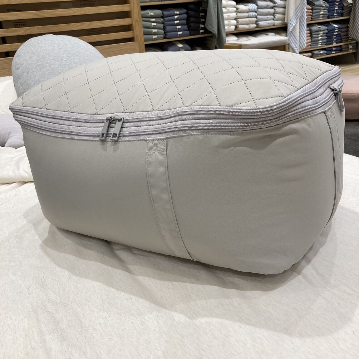 ファスナーを閉めてすっきり収納
