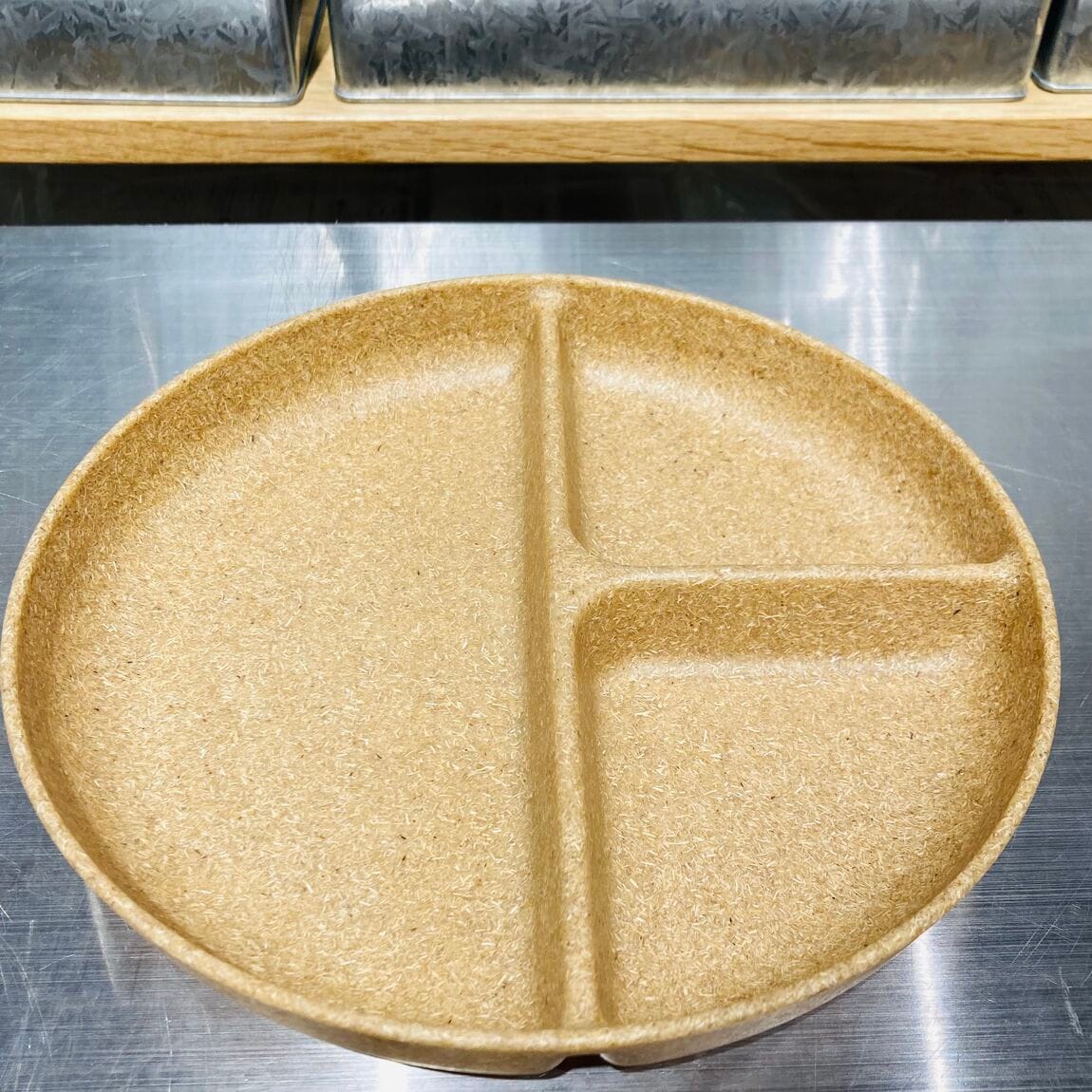 ヤシの端材を使った食器(プレート)