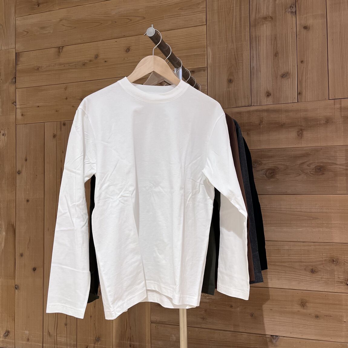 起毛クルーネックシルエット