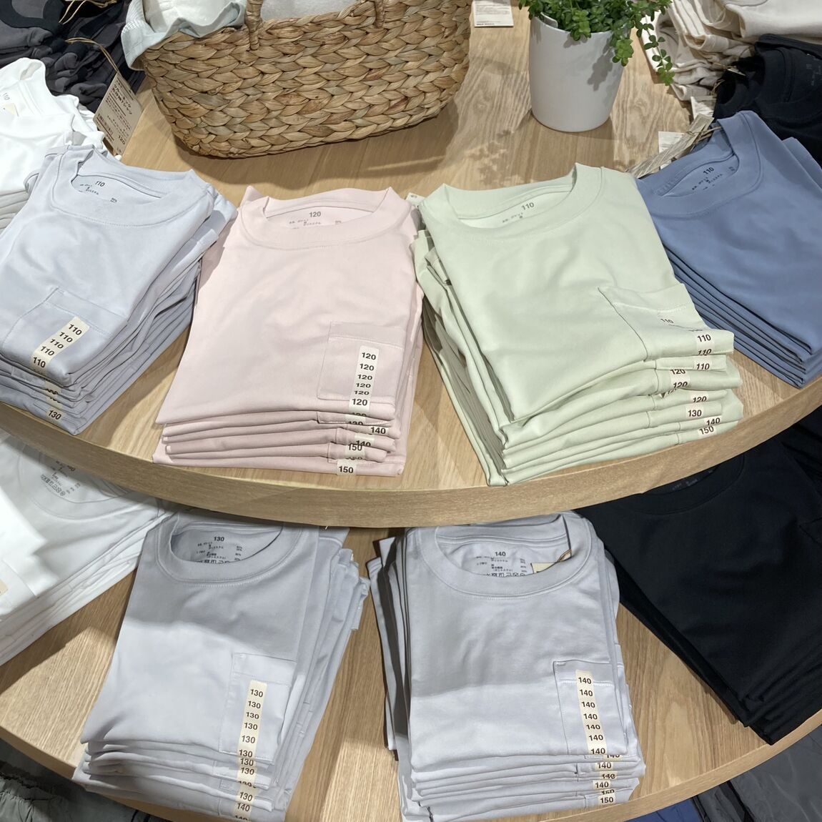キッズ　涼感UVカットワイド半袖Tシャツの売場写真