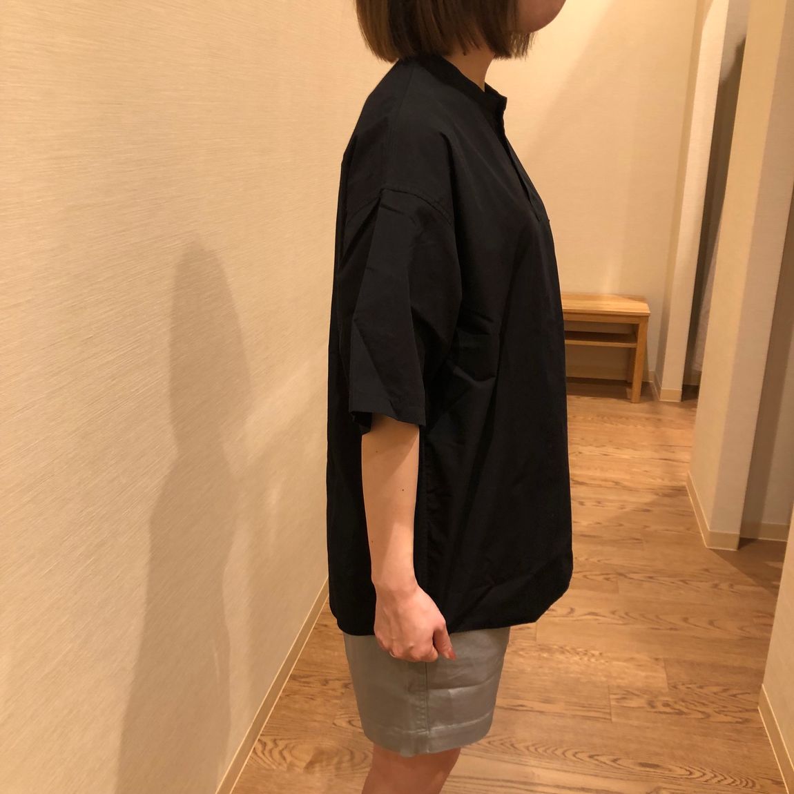 横から