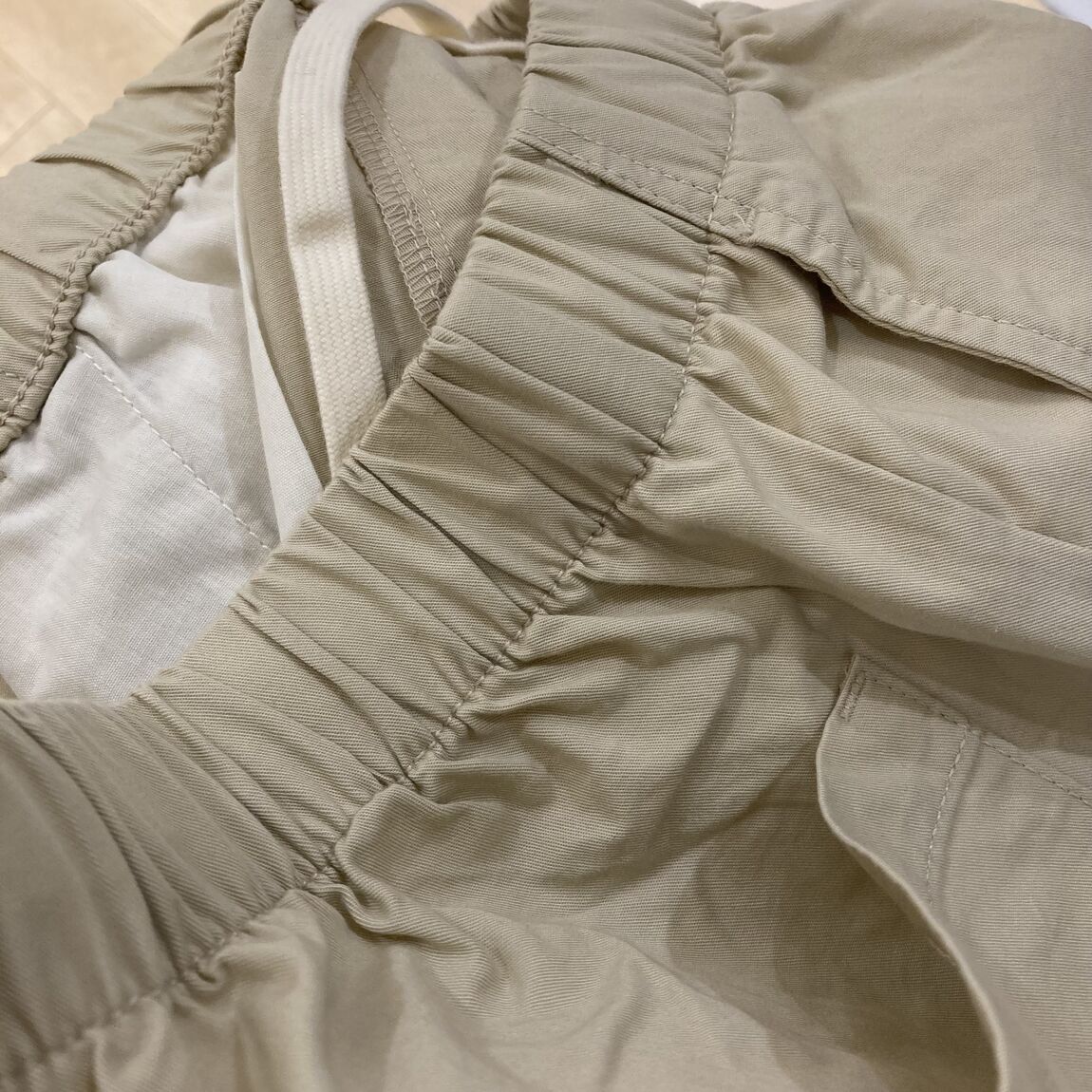 腰のゴムの写真