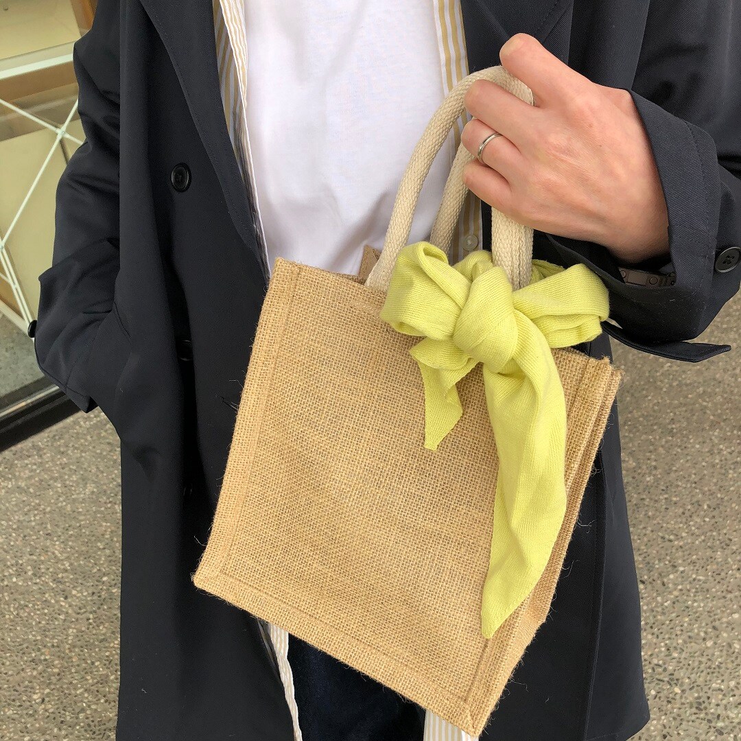 婦人手元アップ写真