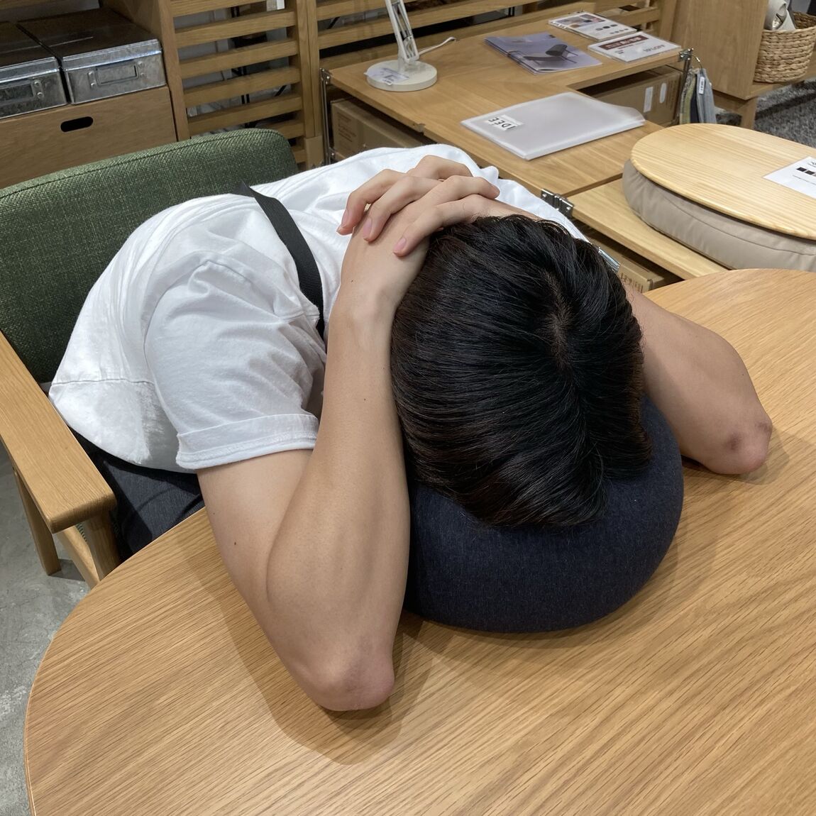 【自由が丘】良いね祭　フィットするネッククッション_ocwt5m