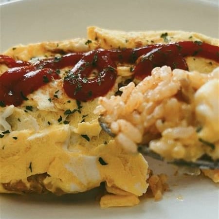 【アリオ加古川】スープパスタの素を使って炊飯器で簡単シーフードピラフ！〜オムライス仕上げ〜