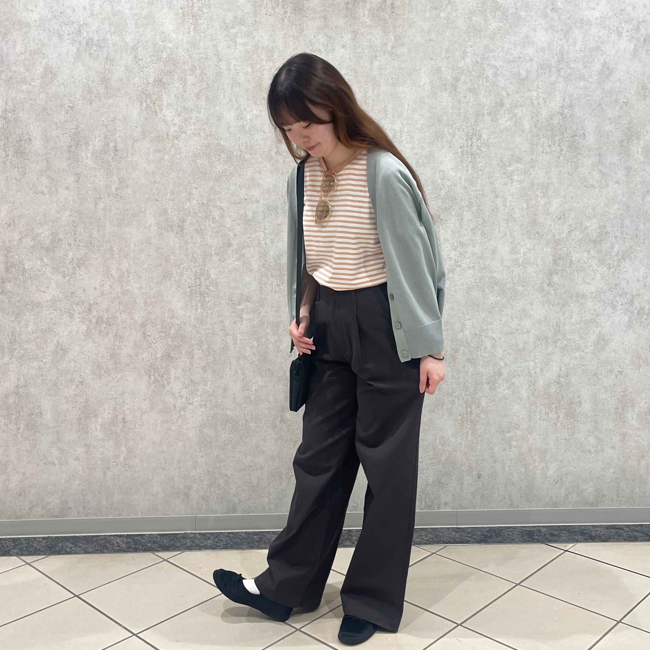 斜め向き全身