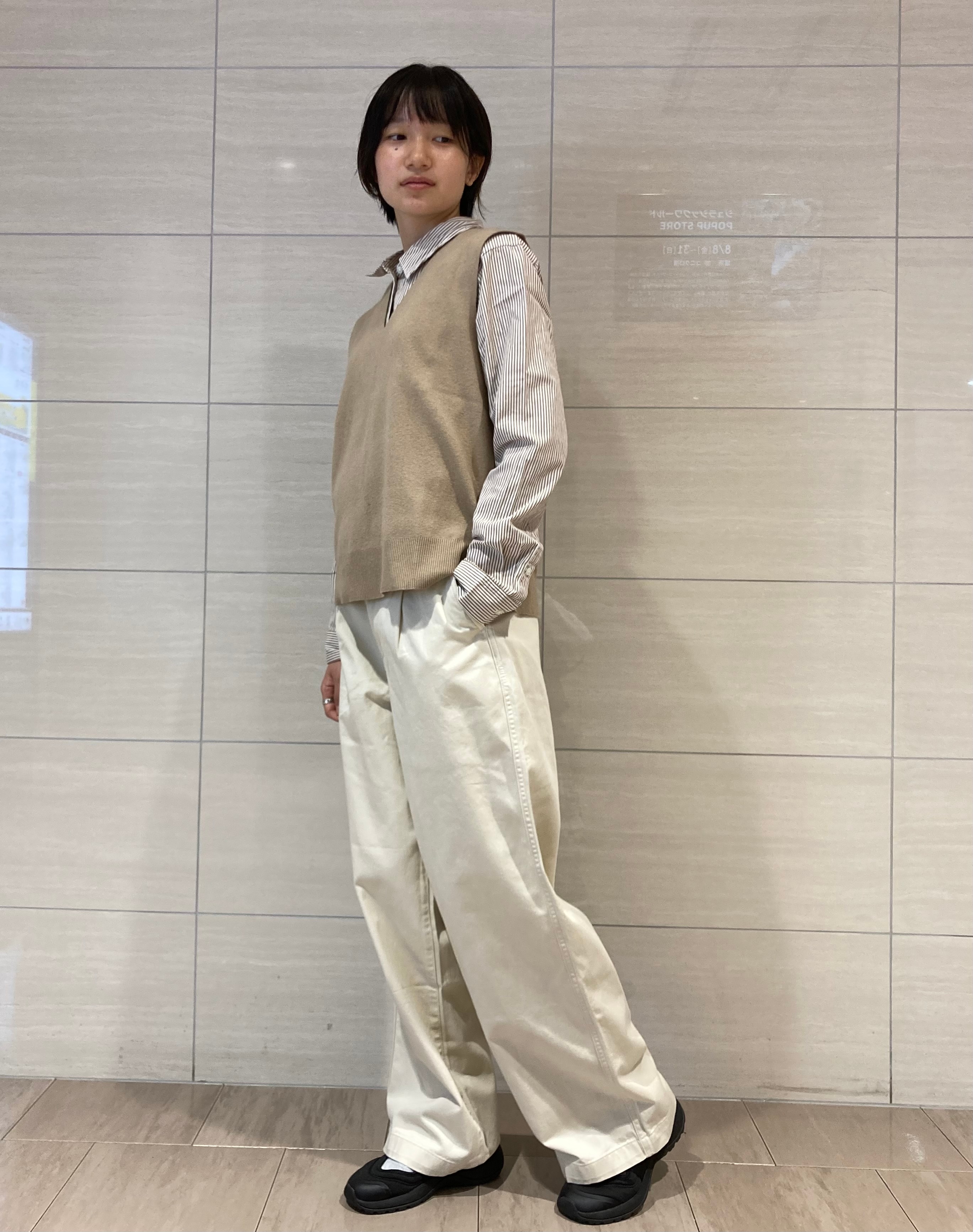ベージュ