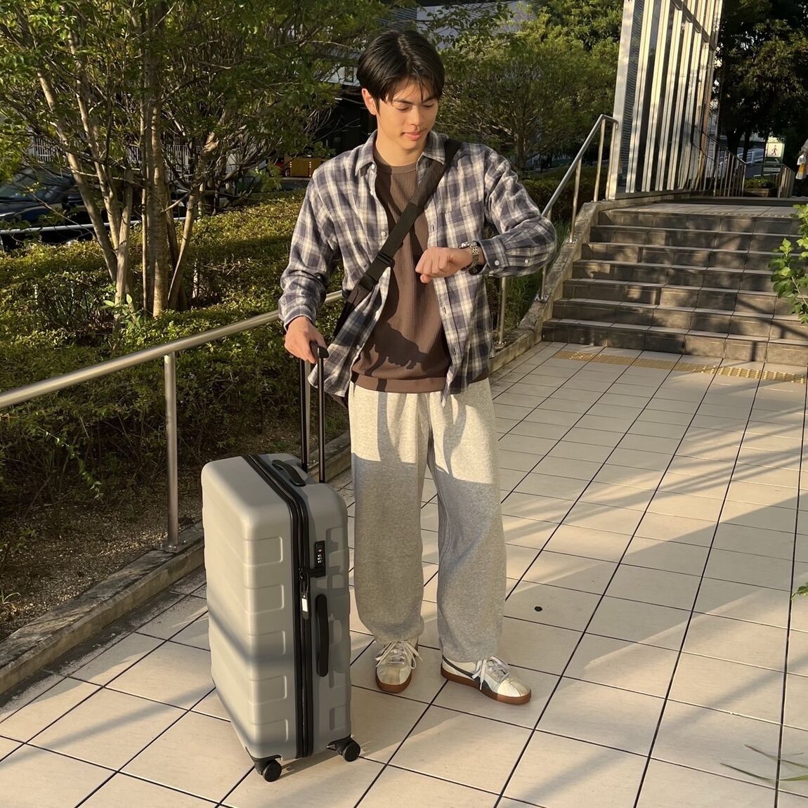 【ヒルズウォーク徳重ガーデンズ】身長180cm_TF1uq7
