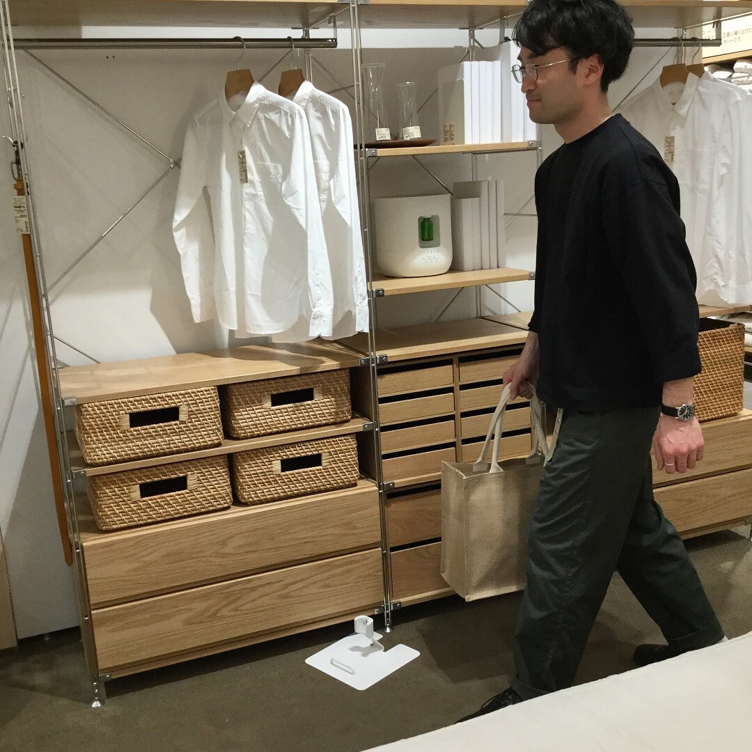 【テラスモール松戸】ジュートバッグを持ちだしている写真