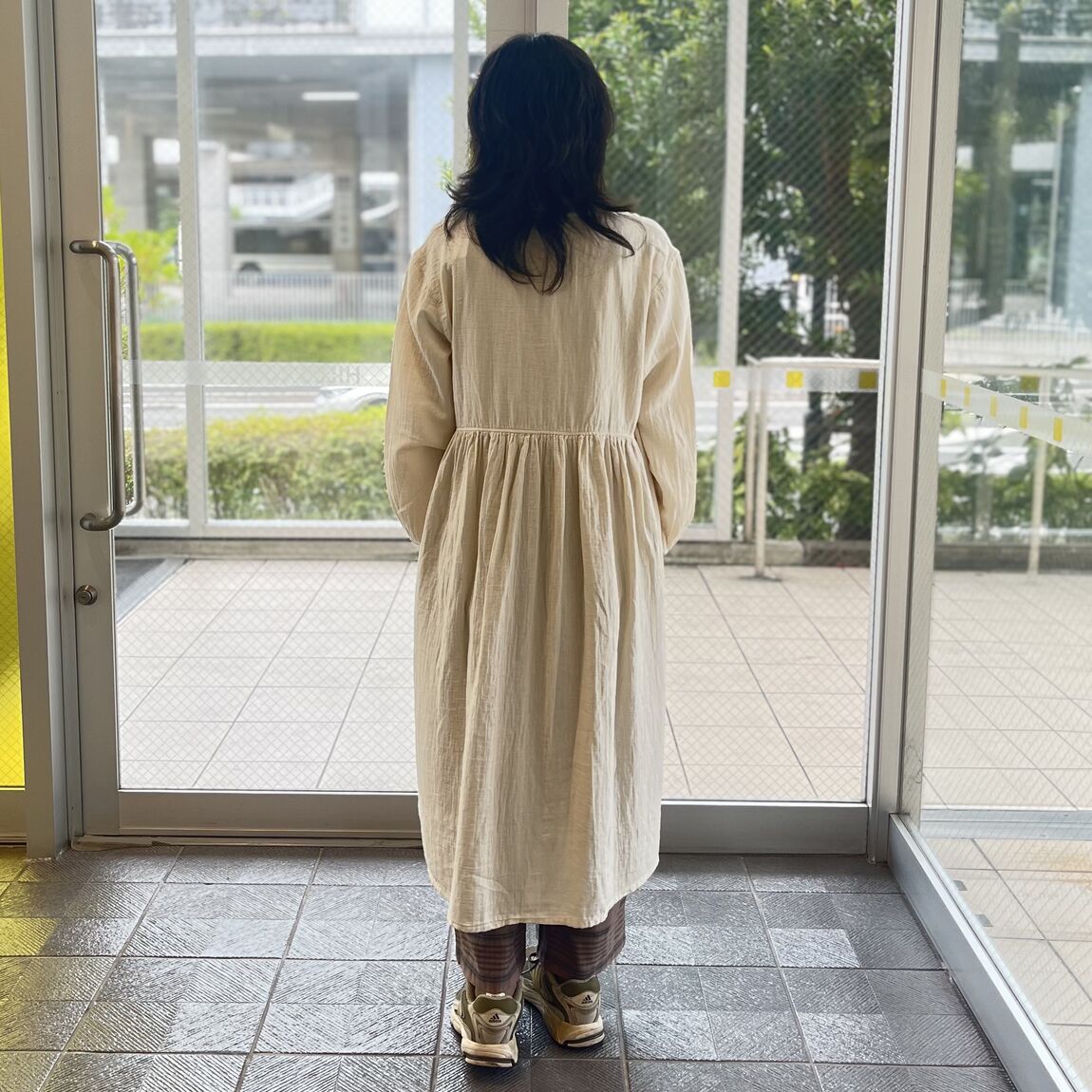 後ろ