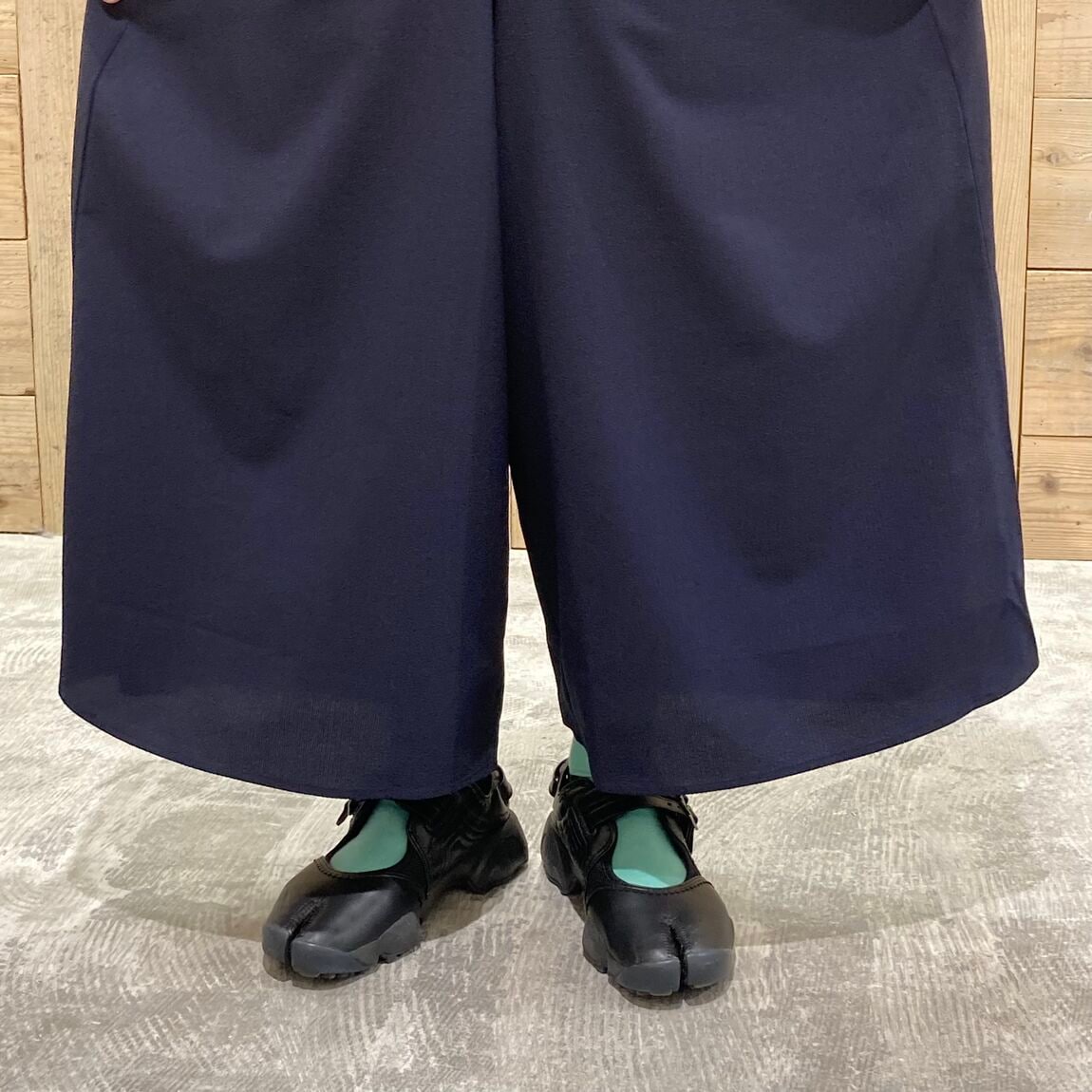 裾