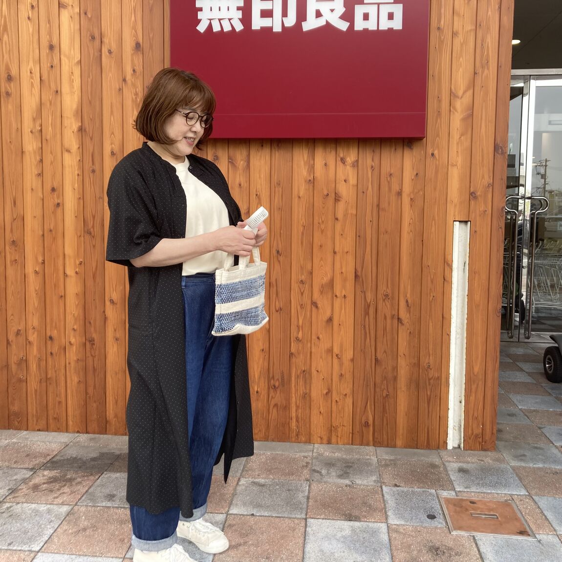 リヨセルワンピース前を開いて着たスタッフ