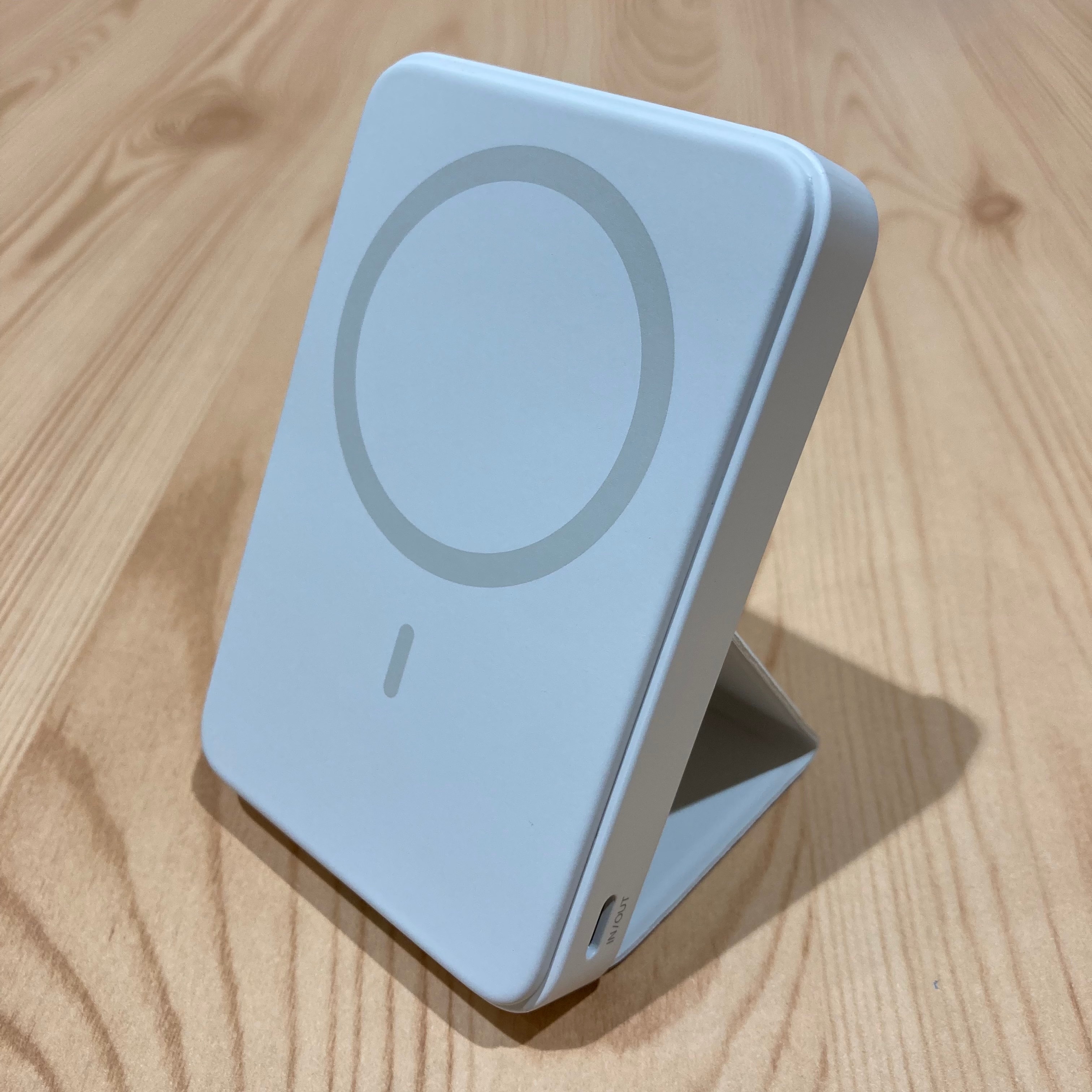 【イオンモール長久手】スマホスタンドにもなるモバイルバッテリー | 新商品_d8oQ14