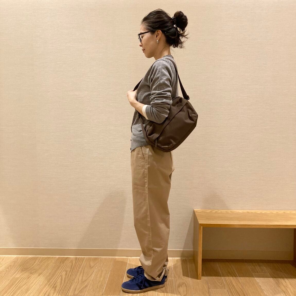 女性スタッフ　横