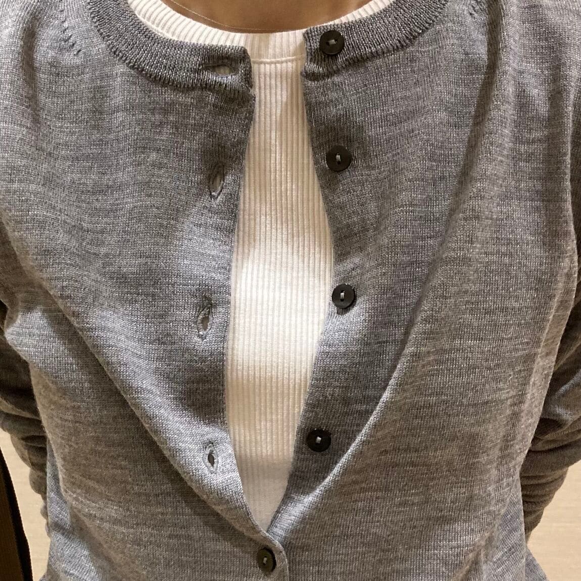 女性スタッフ　上半身