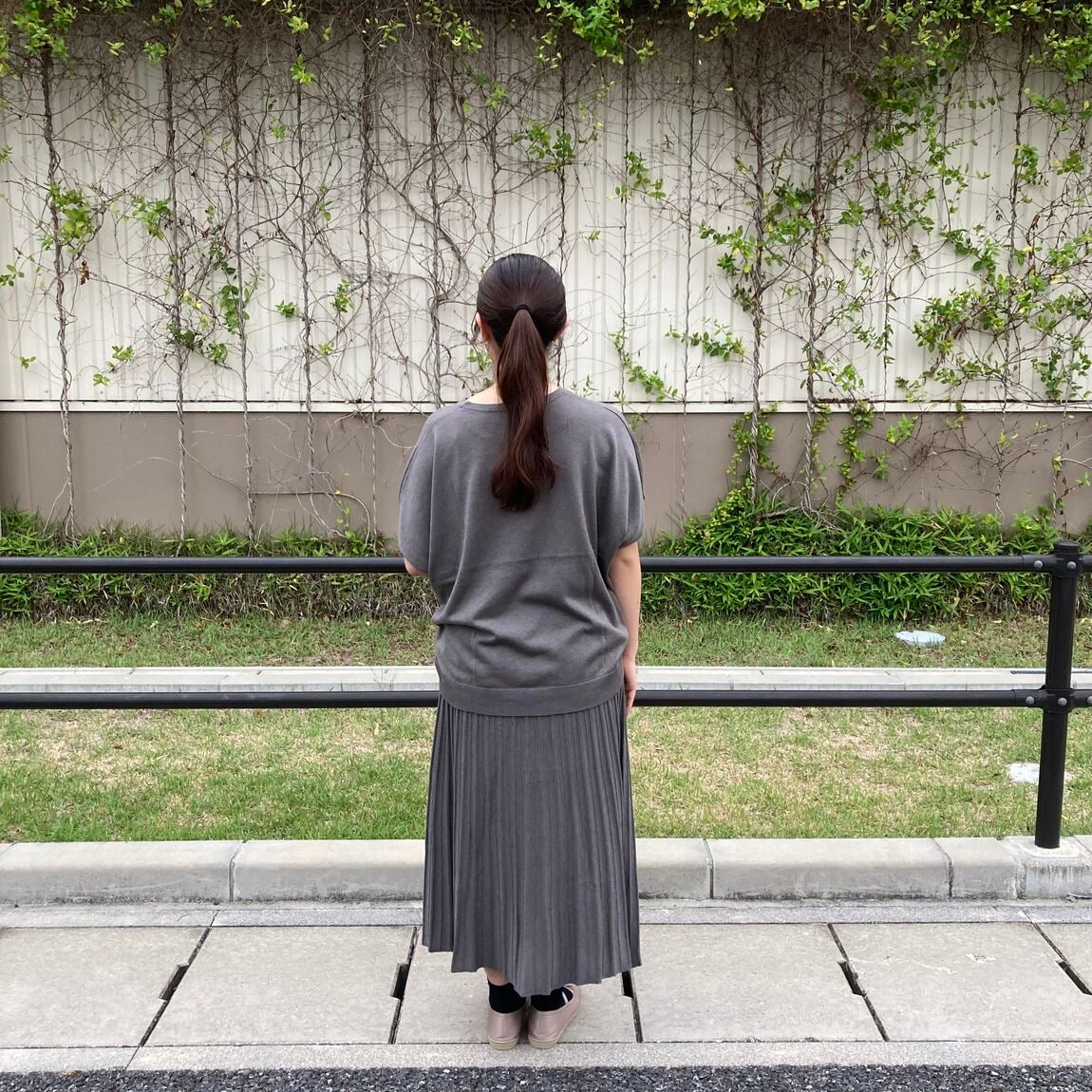 全身　後ろ向き