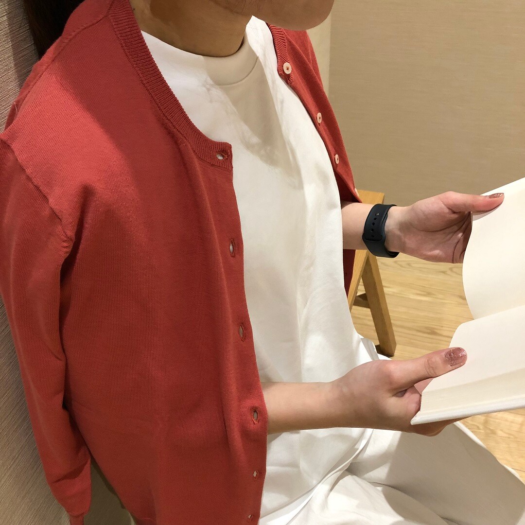 女性手元アップ写真