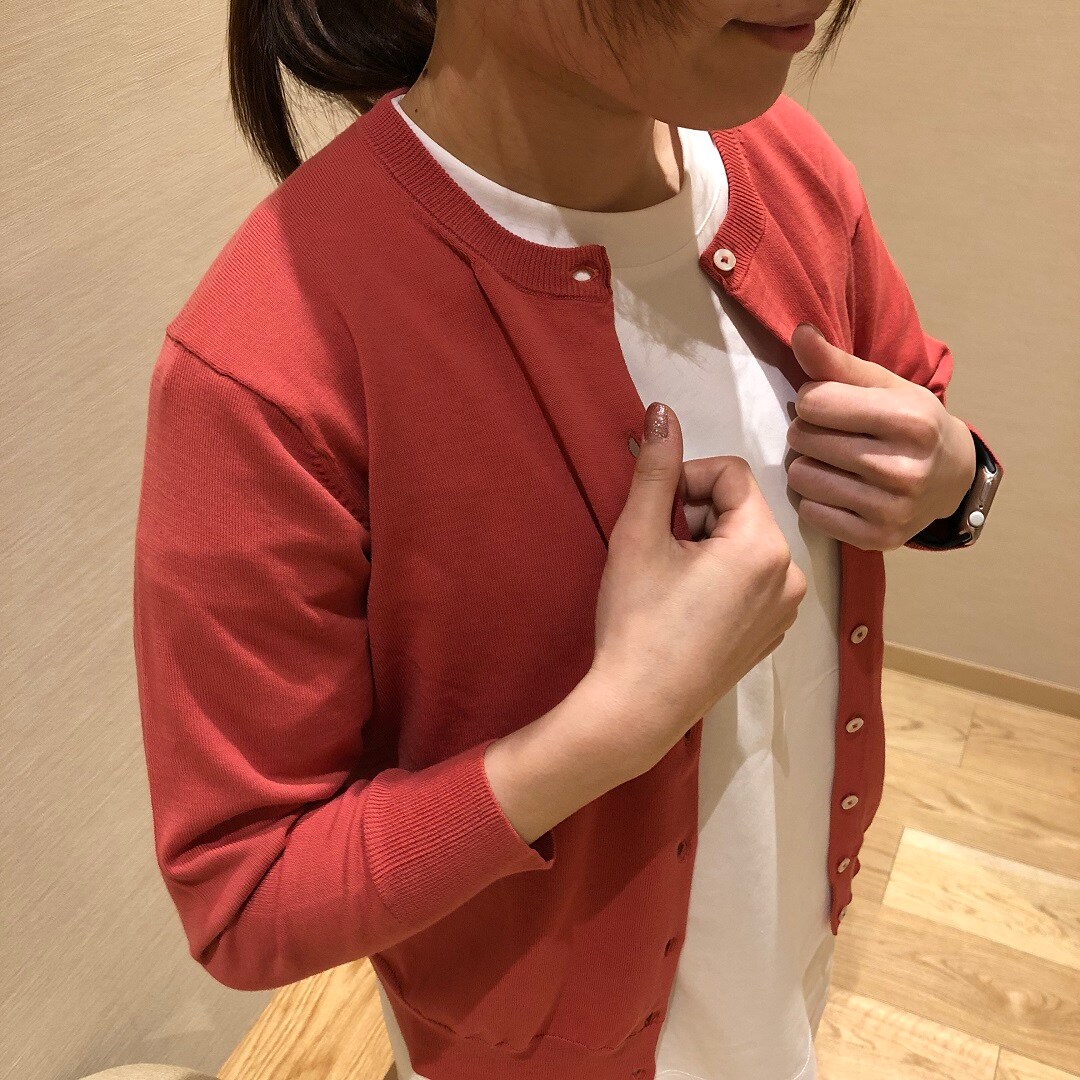女性手元アップ写真