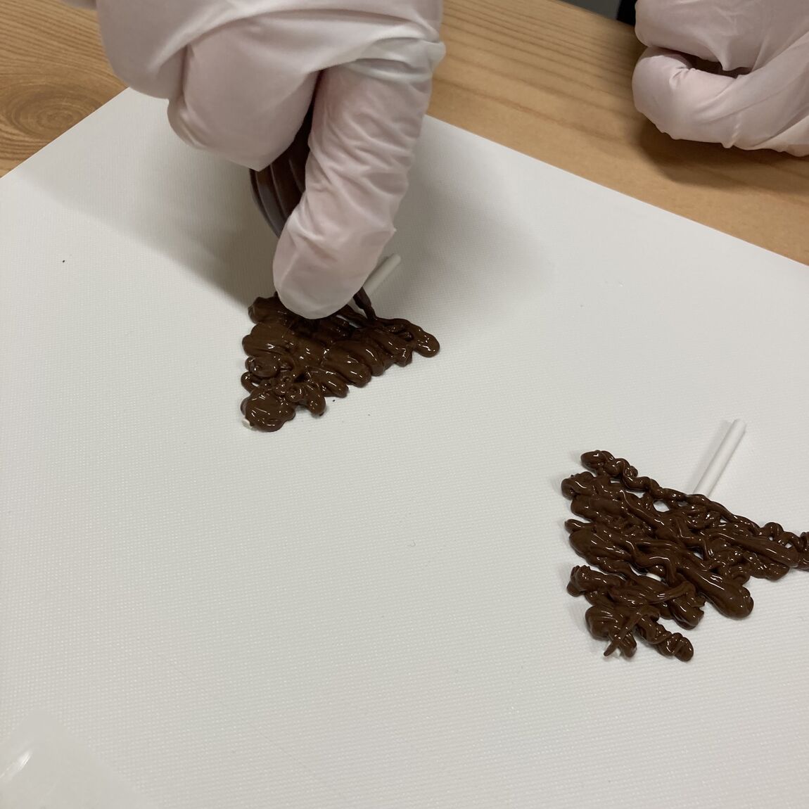 チョコペンでツリー作り