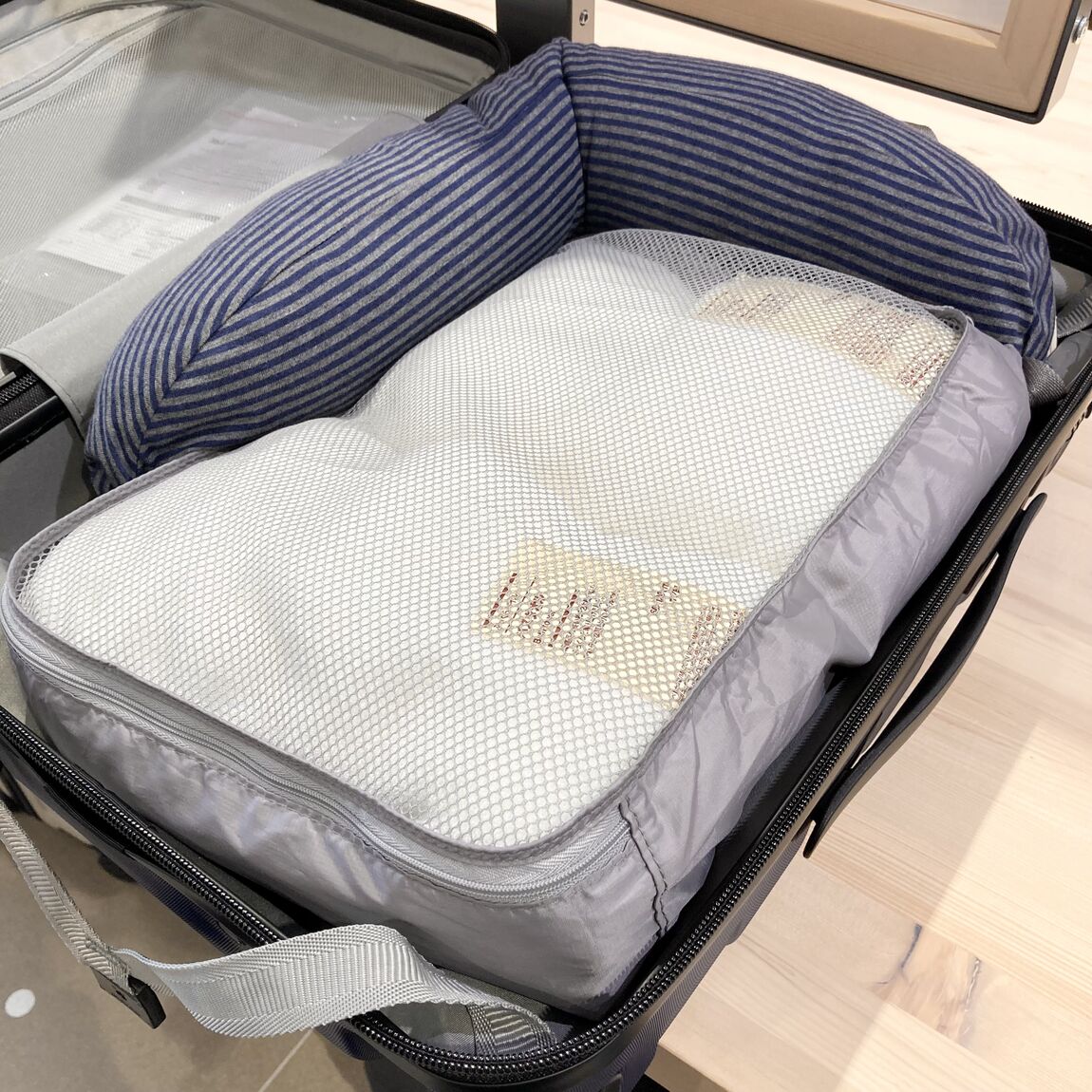 【イオンモール津南】【旅行】 移動中の負担軽減、フィットするネッククッション_6R5TqX