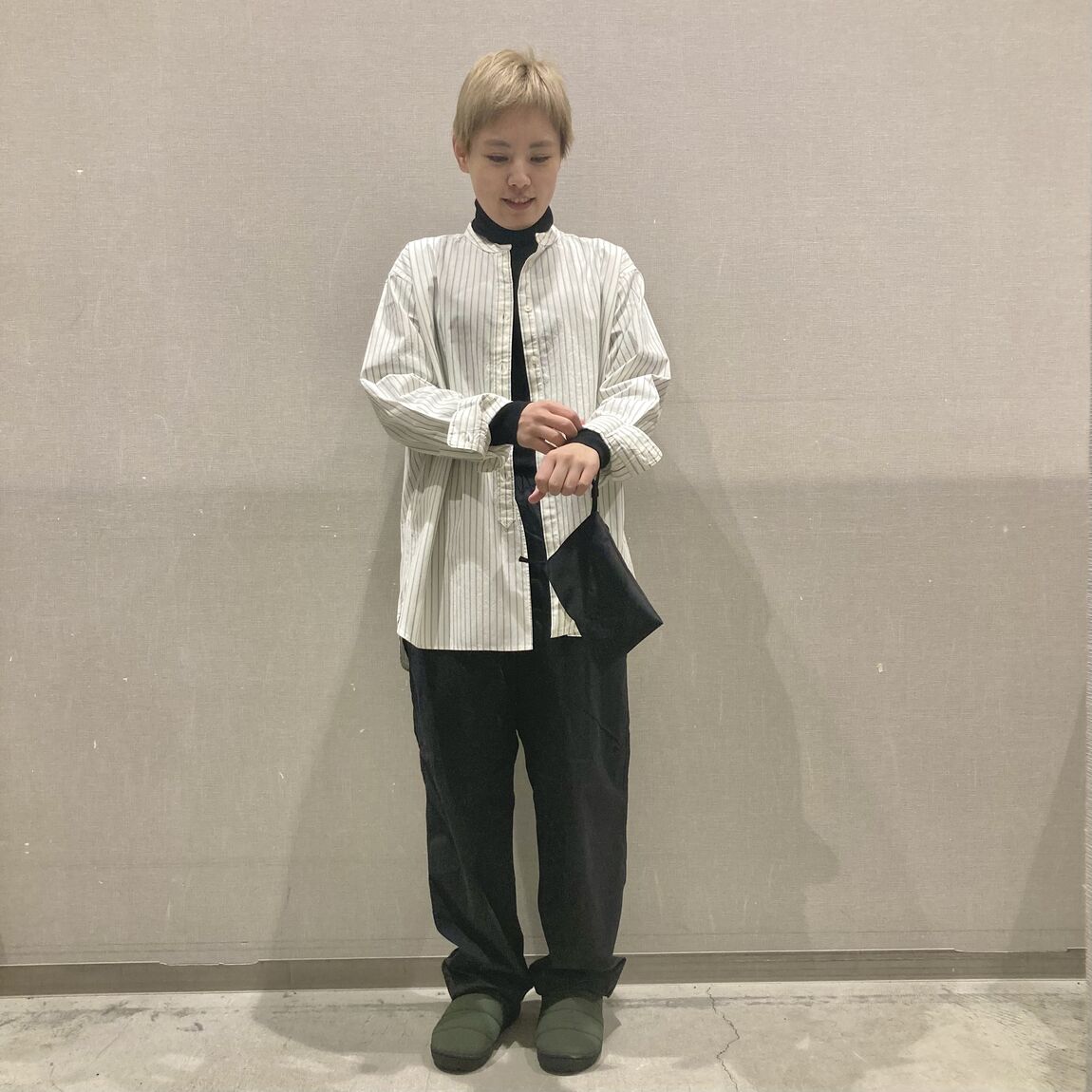 スタンドカラーシャツ