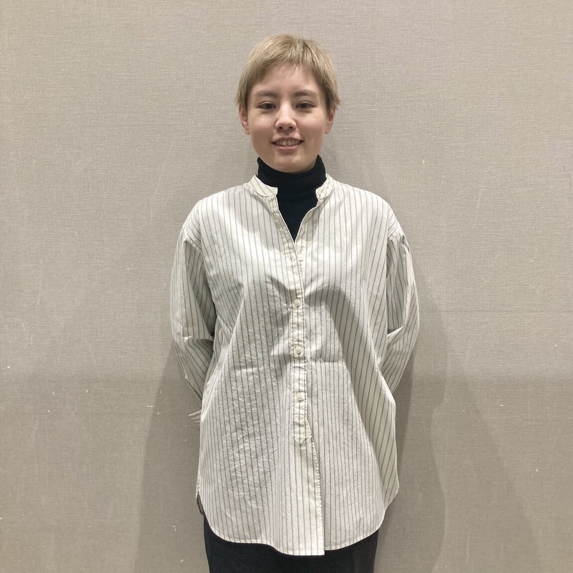 スタンドカラーシャツ