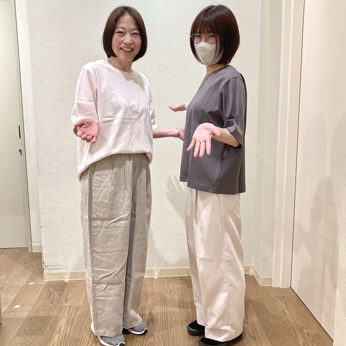 Tシャツを着用した女性