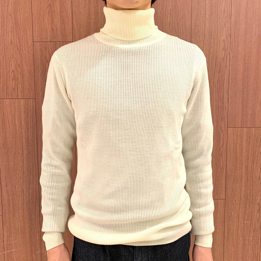 【札幌ステラプレイス】紳士セーター着用写真