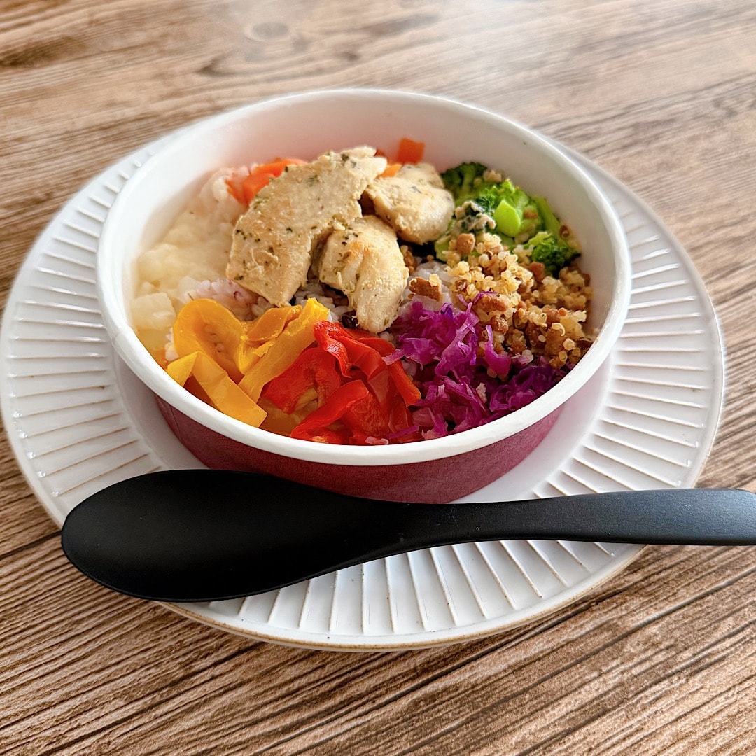 【カラフルタウン岐阜】スパイスチキンと彩りサラダ