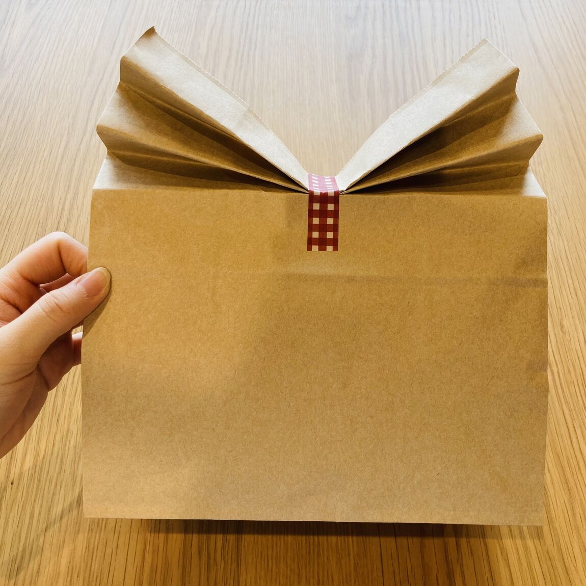 ホチキスでとめた部分をマスキングテープで止める