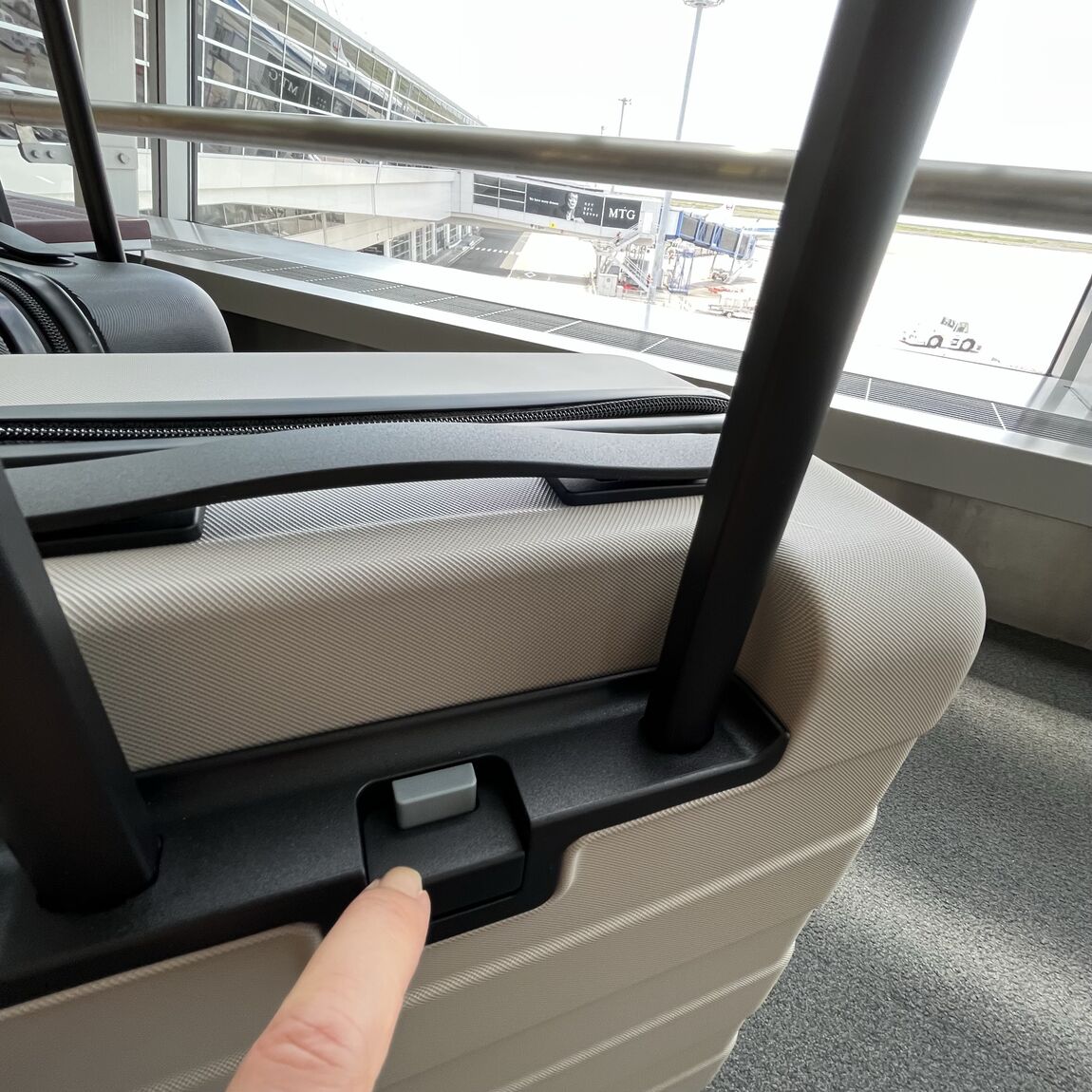 【ヒルズウォーク徳重ガーデンズ】旅行のお供に｜ハードキャリーケース_bmQf9Z