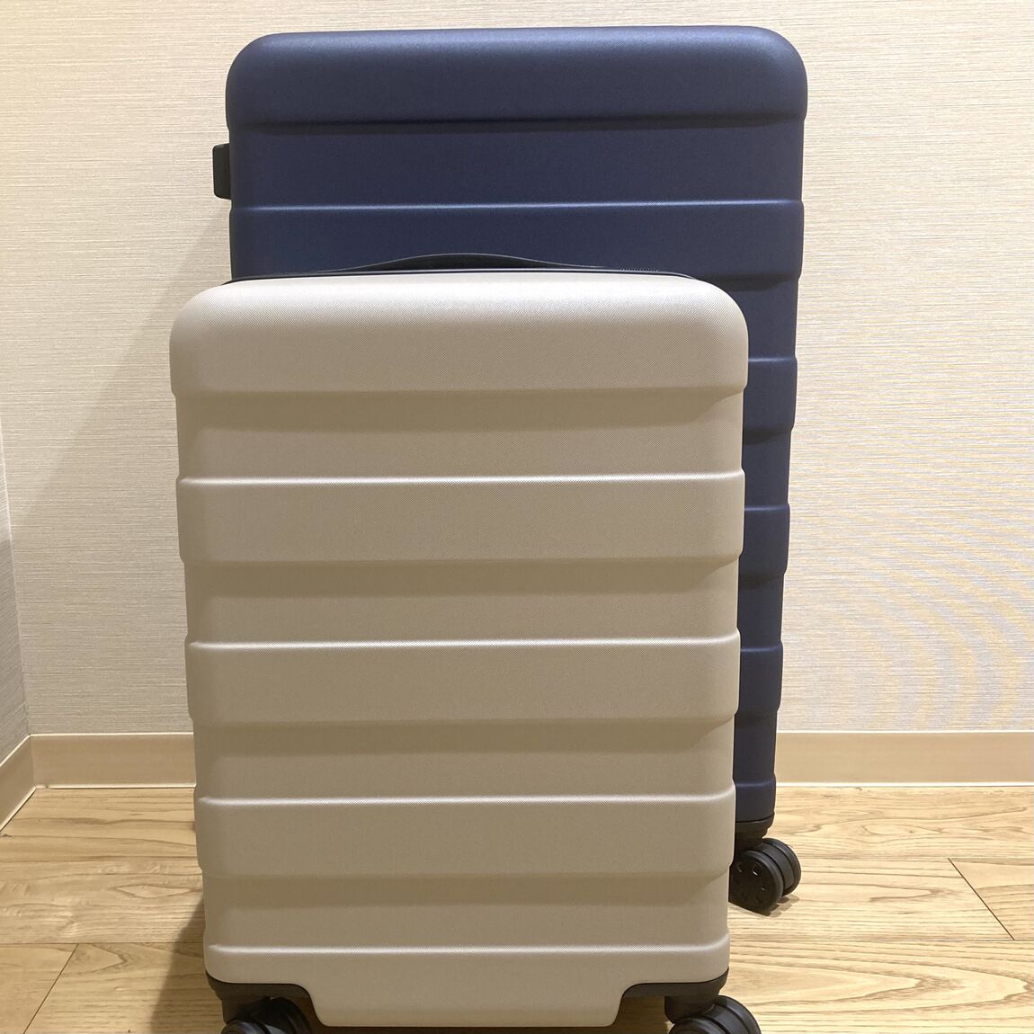 【燕】キャリーケースサイズ比較正面　奥75L 手前36L