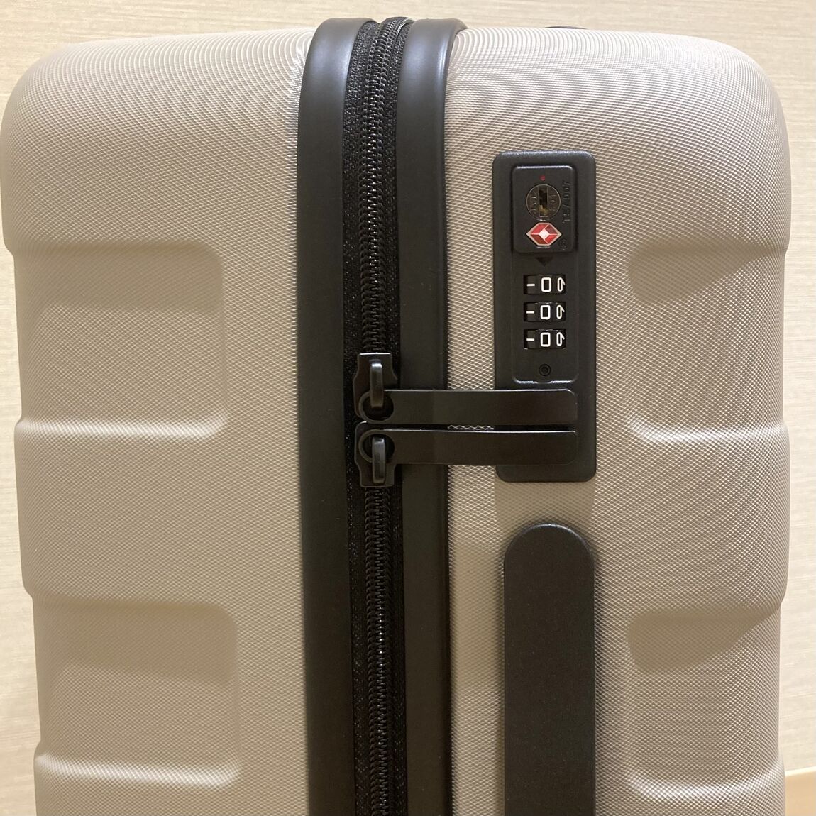 【燕】キャリーケースのロックシステム部アップ